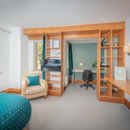 Brennan Court Guest Accommodation ลิเมอริค ภายนอก รูปภาพ