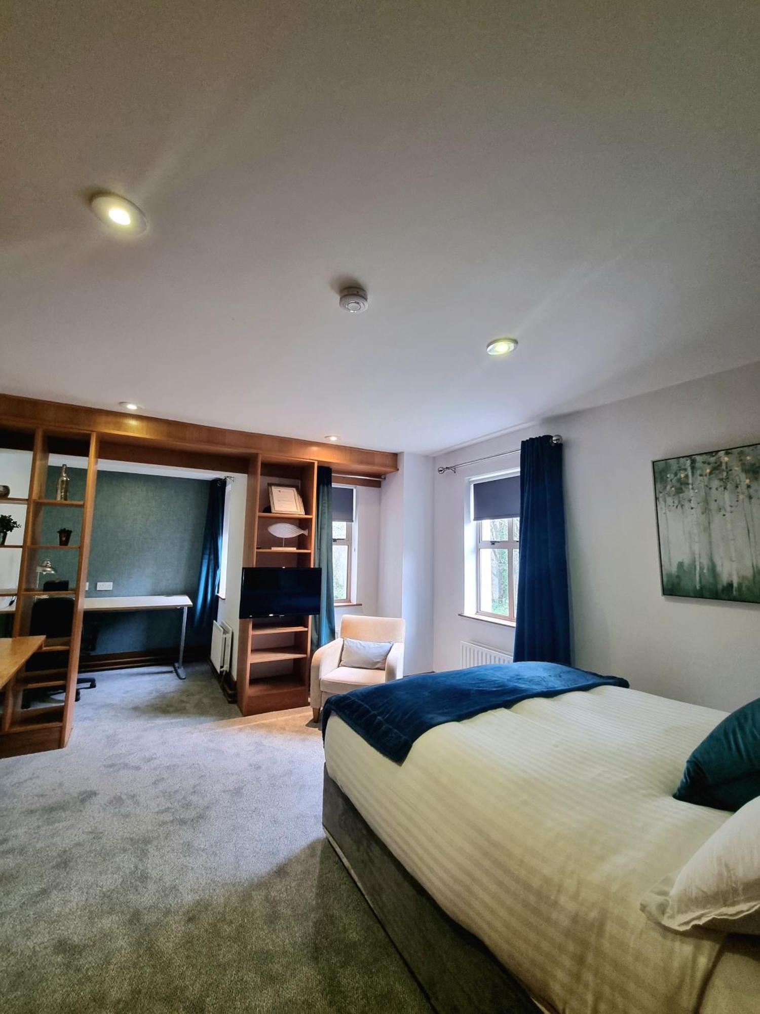 Brennan Court Guest Accommodation ลิเมอริค ภายนอก รูปภาพ