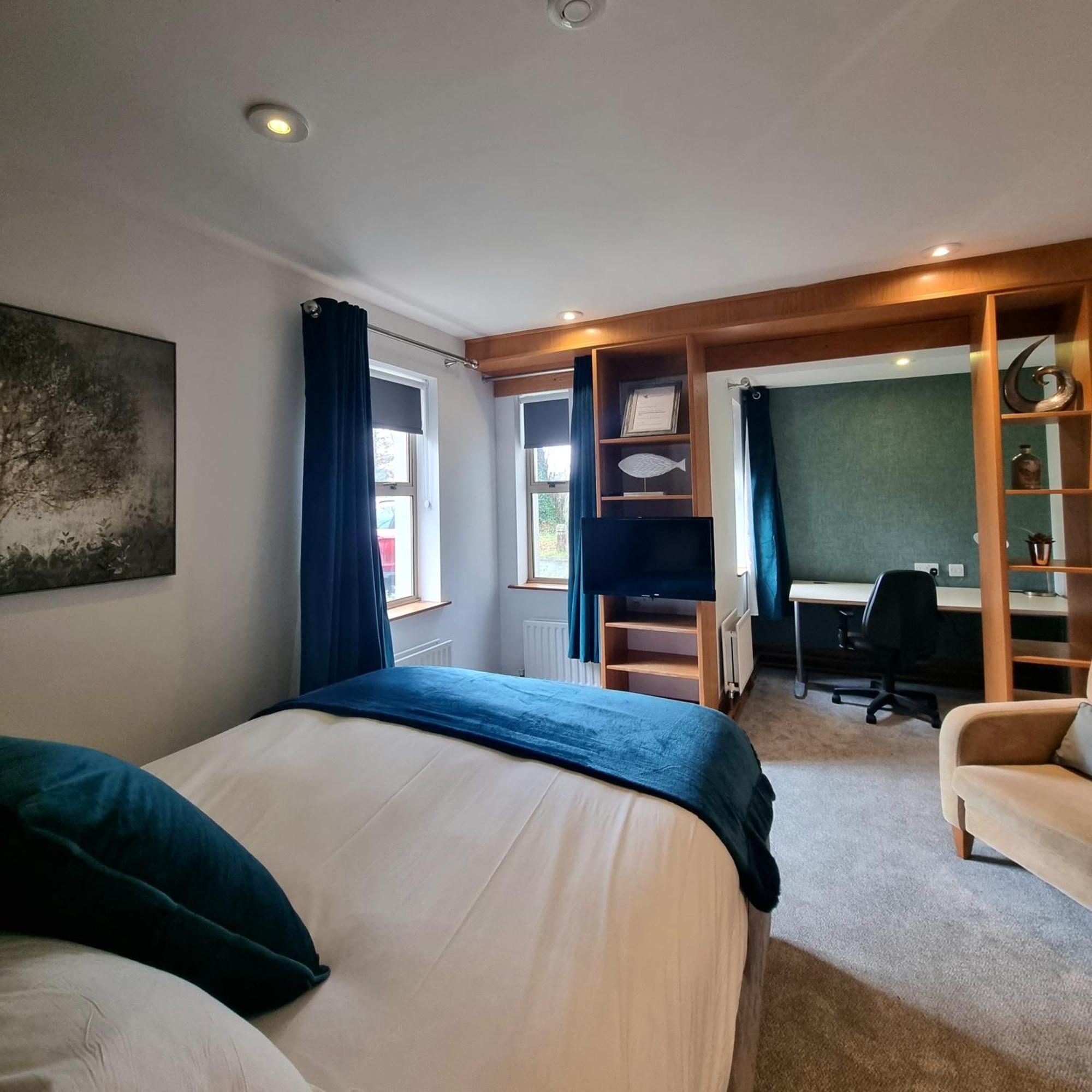 Brennan Court Guest Accommodation ลิเมอริค ภายนอก รูปภาพ