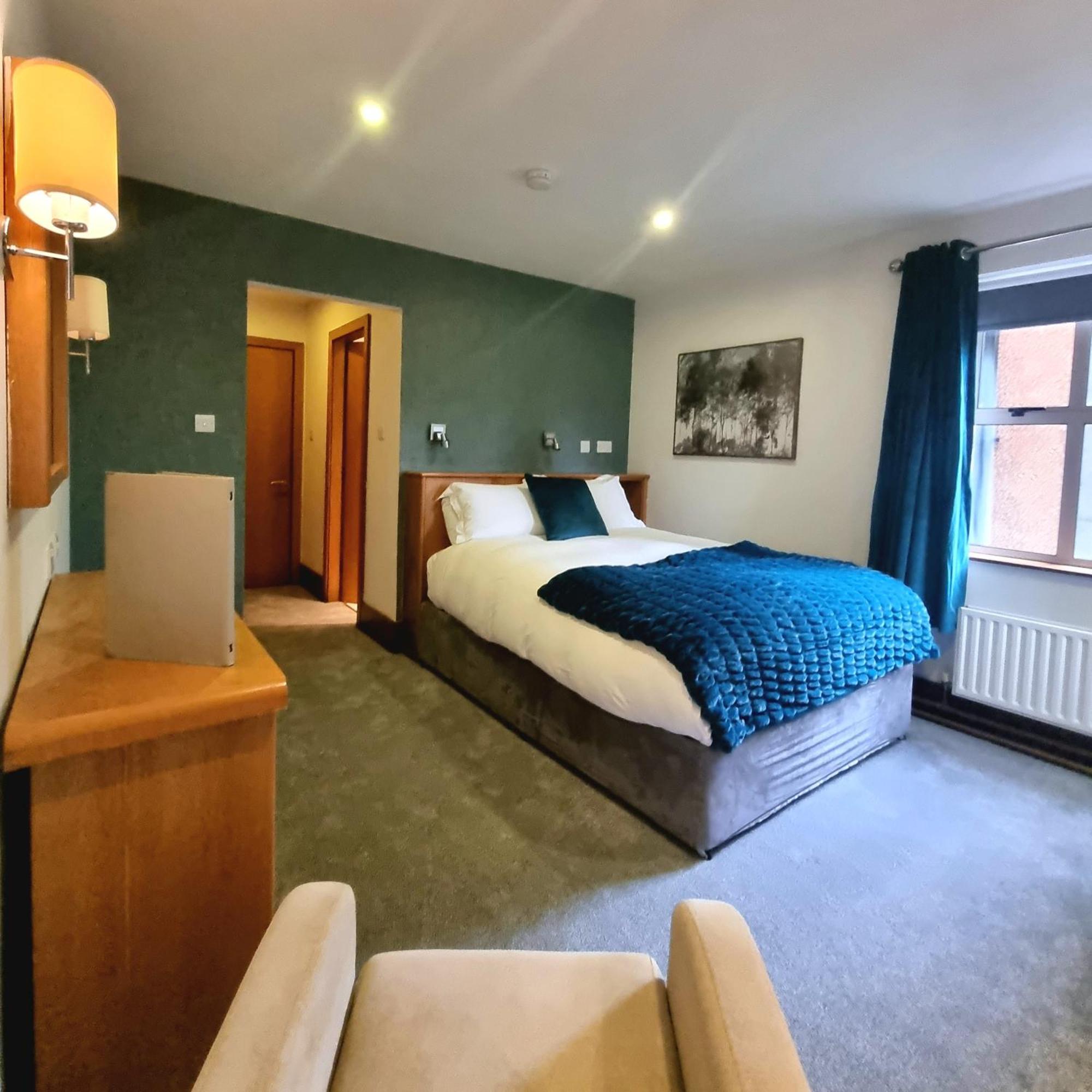 Brennan Court Guest Accommodation ลิเมอริค ภายนอก รูปภาพ