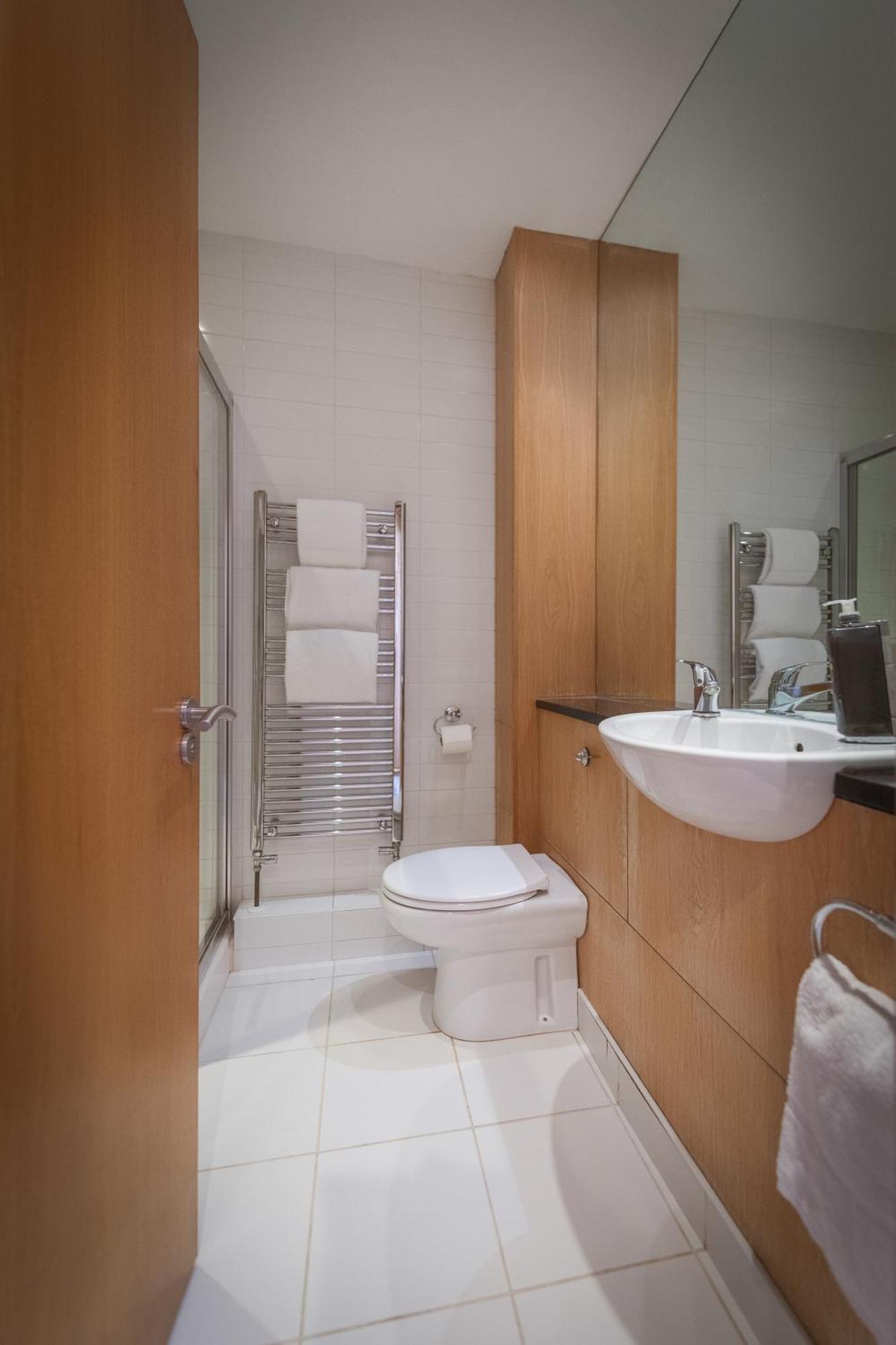 Brennan Court Guest Accommodation ลิเมอริค ภายนอก รูปภาพ