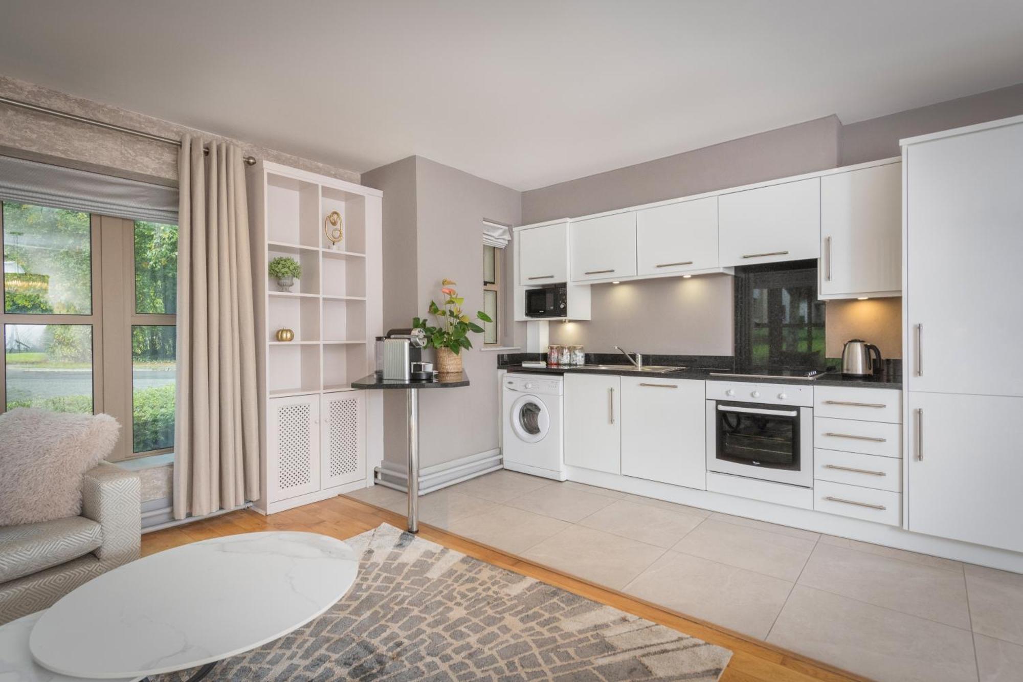 Brennan Court Guest Accommodation ลิเมอริค ภายนอก รูปภาพ