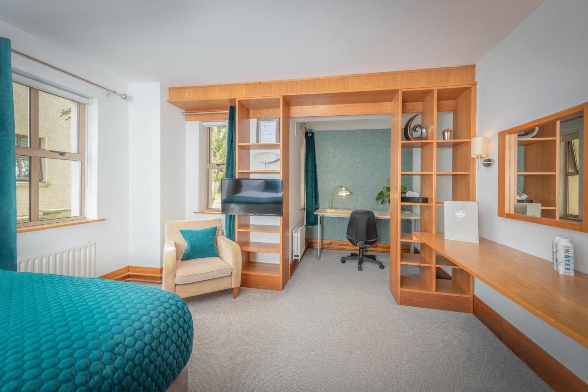 Brennan Court Guest Accommodation ลิเมอริค ภายนอก รูปภาพ