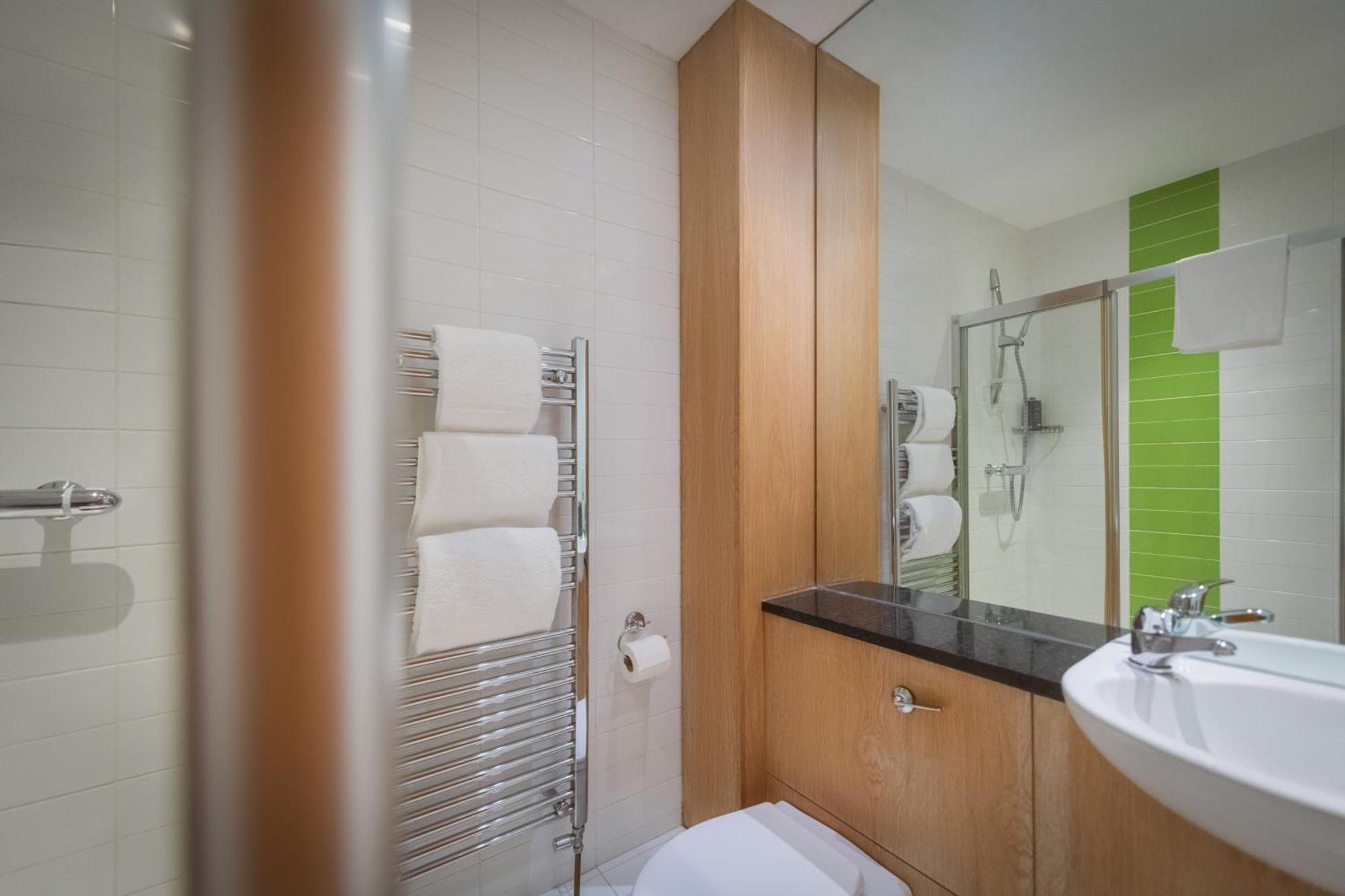 Brennan Court Guest Accommodation ลิเมอริค ภายนอก รูปภาพ