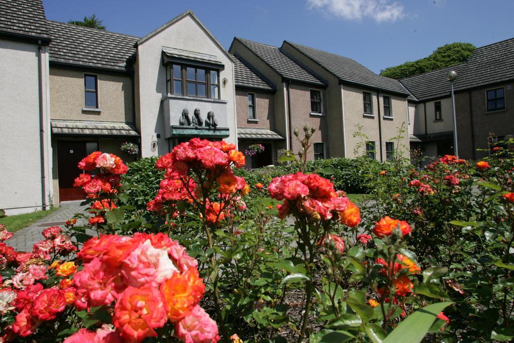 Brennan Court Guest Accommodation ลิเมอริค ภายนอก รูปภาพ