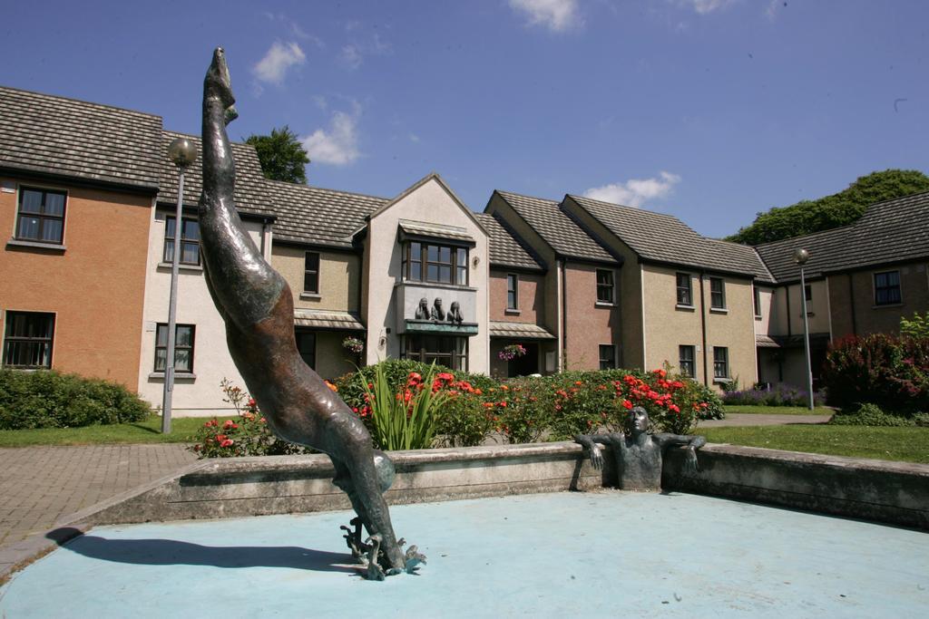 Brennan Court Guest Accommodation ลิเมอริค ภายนอก รูปภาพ
