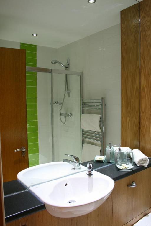 Brennan Court Guest Accommodation ลิเมอริค ภายนอก รูปภาพ
